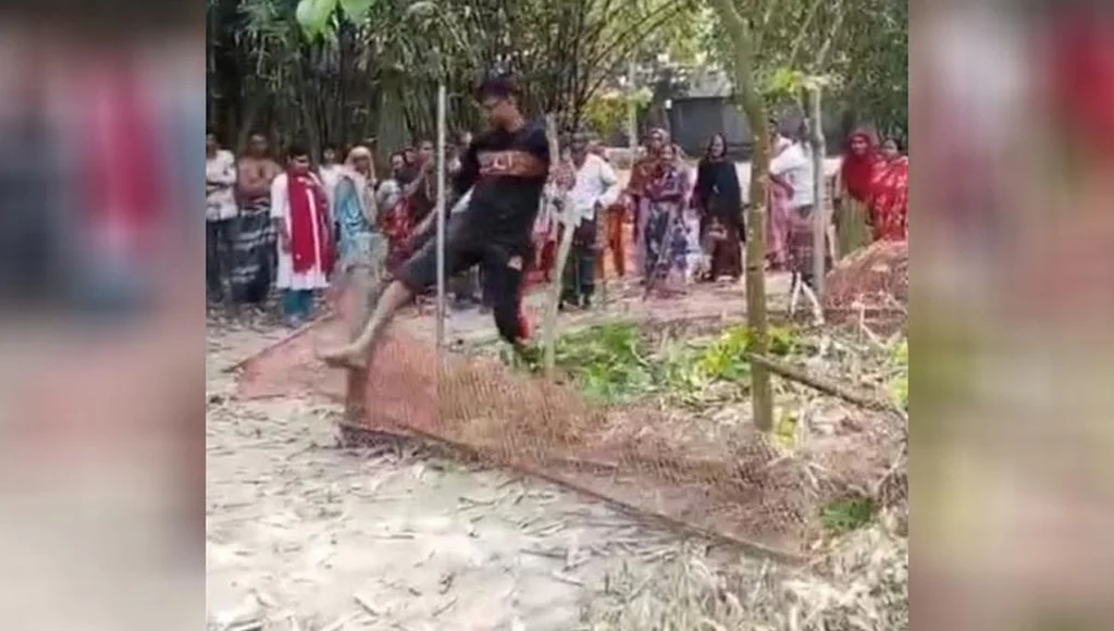 জমির ভাগ কম পাওয়ায় বাবার কবরে ছেলের ভাঙচুর