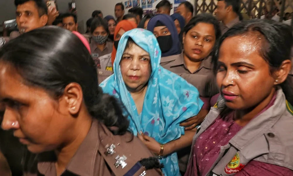 আদালত থেকে নামানোর সময় সিঁড়িতে পড়ে গেলেন শিরীন শারমিন