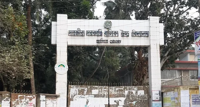 জেলা প্রশাসনের সিদ্ধান্তকে বৃদ্ধাঙ্গুলি, গার্লস স্কুলে ভর্তি নিচ্ছে না প্রধান শিক্ষক