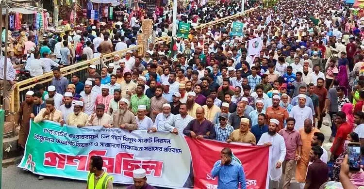 গণভোটের রায় বাস্তবায়নসহ নানা দাবিতে রাজশাহীতে ১১ দলের গণমিছিল