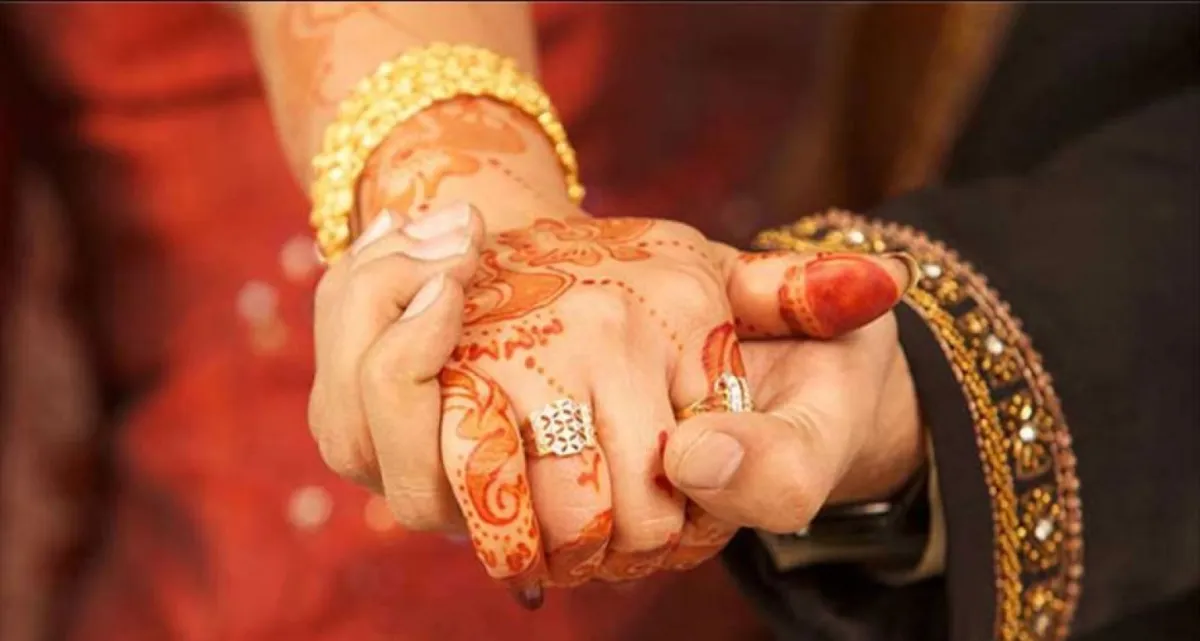 বরের মায়ের চেয়েও ৯ বছরের বড় পুত্রবধূ!