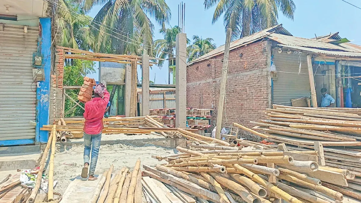 লক্ষ্মীপুরে প্রভাবশালীদের দখলে মসজিদের ২৬ কোটি টাকার জমি