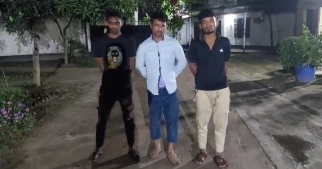 সাভারে শীর্ষ মাদক কারবারির আস্তানায় র্যাবের অভিযান, অস্ত্রসহ আটক ৩