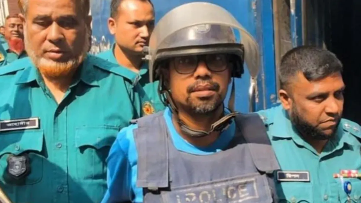প্রিজনভ্যান দুর্ঘটনায় পলকের ঘাড় ও কোমরের হাড় সরে গেছে