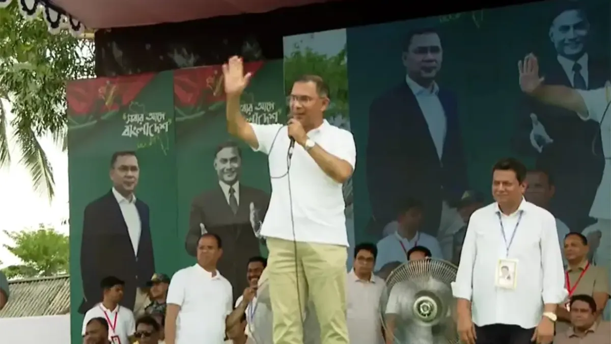 বরুড়ায় সভামঞ্চে প্রধানমন্ত্রী, বরণ করে নিলো হাজারো জনতা