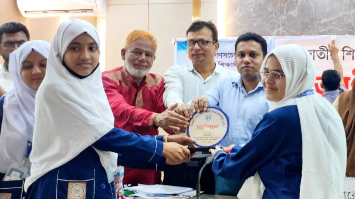 দুর্নীতিবিরোধী বিতর্ক প্রতিযোগিতায় সেরা পাইলট বালিকা বিদ্যালয়।