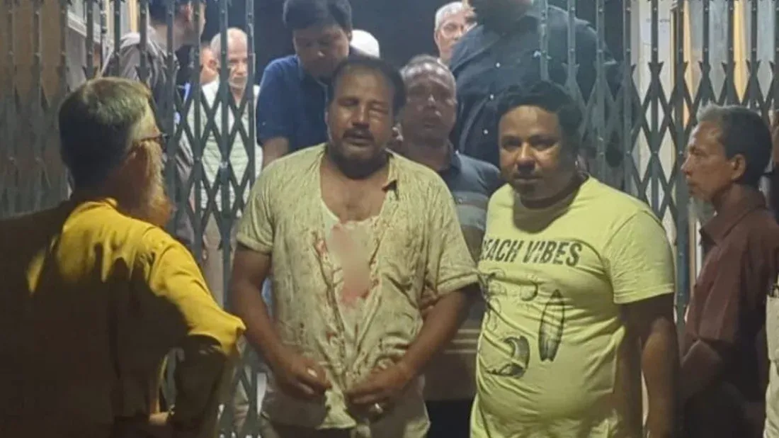 থানার ভেতরে স্বেচ্ছাসেবক দল নেতাকে পিটিয়ে আহত, ৩ পুলিশ প্রত্যাহার