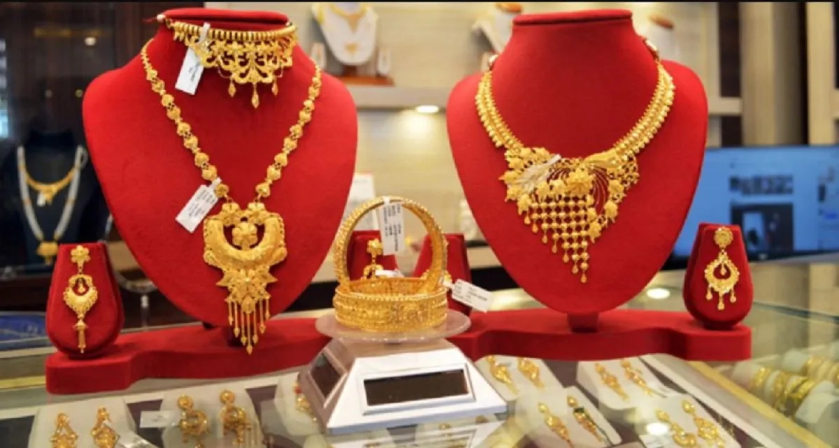 আজ হঠাৎ বড় লাফ দেশের স্বর্ণের বাজারে
