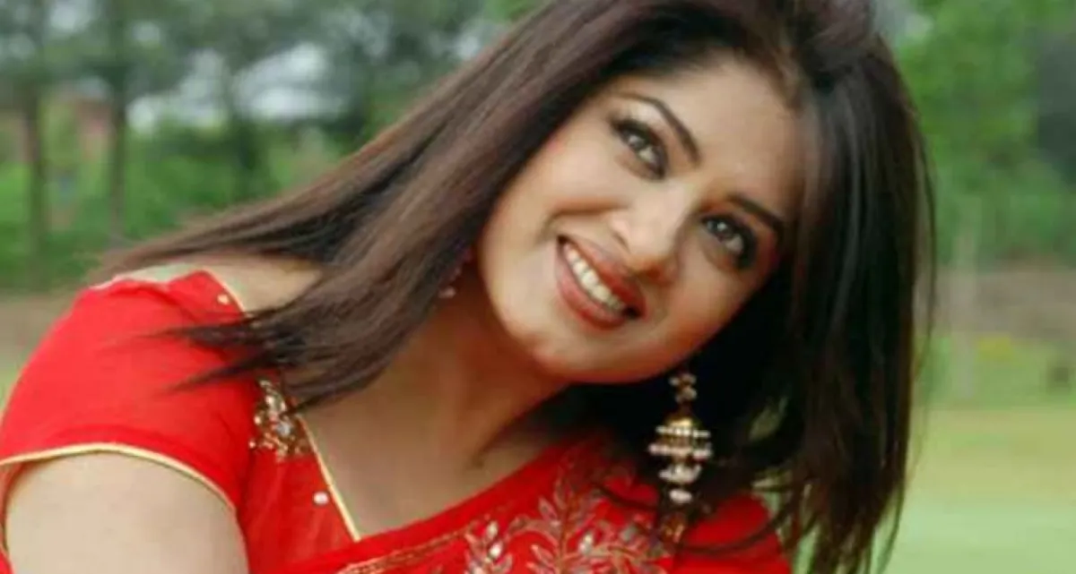 আবারও আলোচনায় চিত্রনায়িকা মৌসুমী