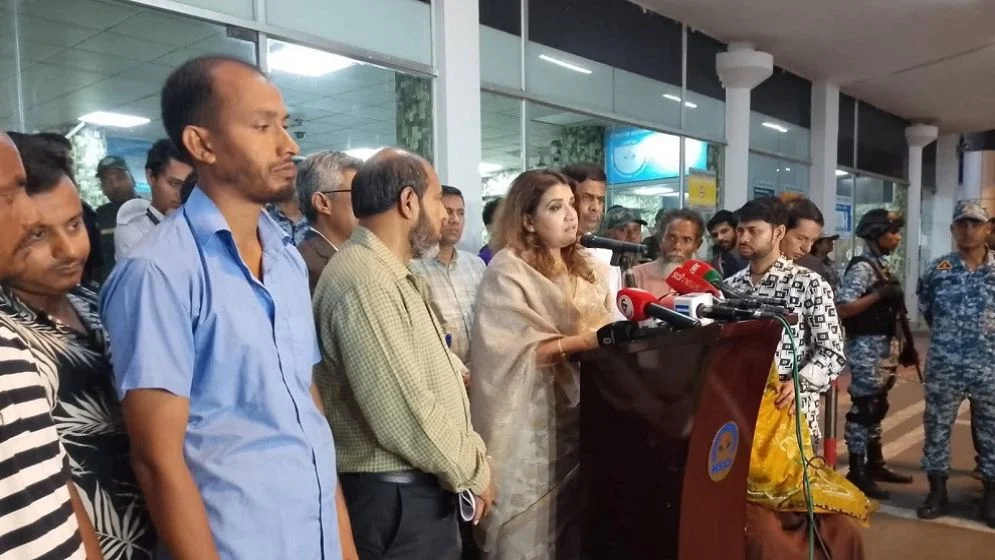 লেবাননে ইসরায়েলি হামলায় নিহত ২ রেমিট্যান্স যোদ্ধার মরদেহ গ্রহণ করলেন পররাষ্ট্র প্রতিমন্ত্রী