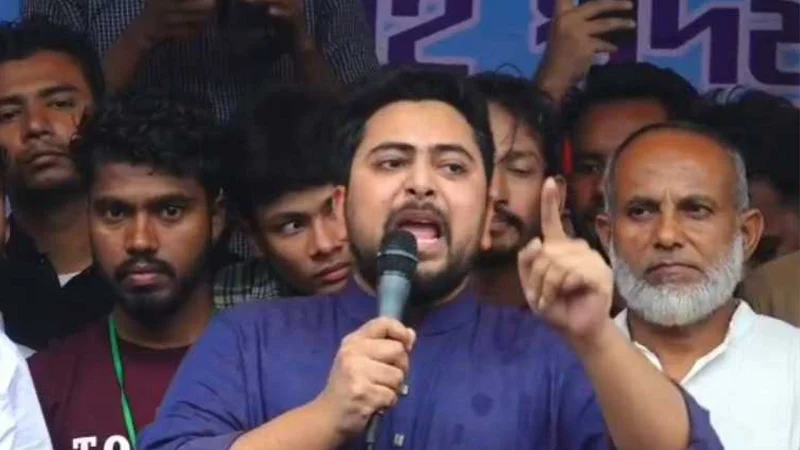 প্রধানমন্ত্রীর মুখে ‘মধু’, অন্তরে ‘ছলনা’: নাহিদ ইসলাম
