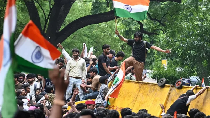 চাপে পড়ে আন্দোলনকারীদের বিরুদ্ধে সব মামলা প্রত্যাহার করবে শুভেন্দু সরকার