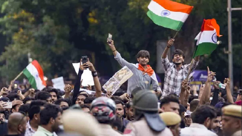আন্দোলন প্রত্যাহার করল ককরোচ জনতা পার্টি