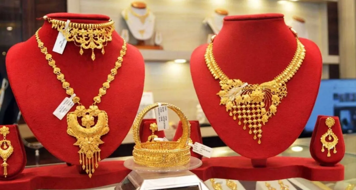 তেলের দাম কমায় ঘুরে দাঁড়িয়েছে সোনার দাম