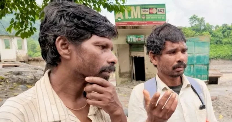 নেপালে বন্যায় নিখোঁজ সন্তান: ধার করা ১৩ ডলার নিয়ে ছেলেকে খুঁজতে মাইলের পর মাইল হাঁটছেন বাবা