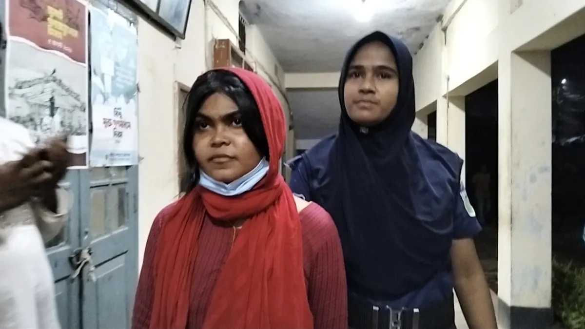 ফ্যামিলি কার্ডের প্রলোভনে টাকা নেওয়ার অভিযোগ, এবার আটক হওয়া সেই এনসিপি নেত্রীর বিরুদ্ধে মামলা